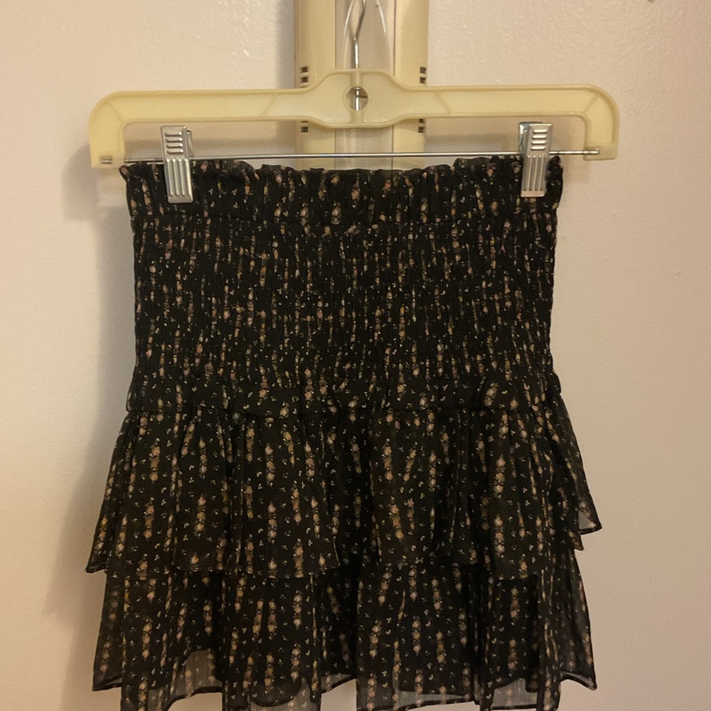 Chloe Rose Black Floral crepe Tiered mini skirt size XS petite